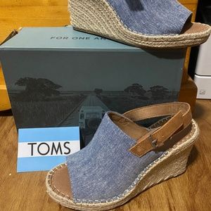 TOMS blue chambray/leather wedges